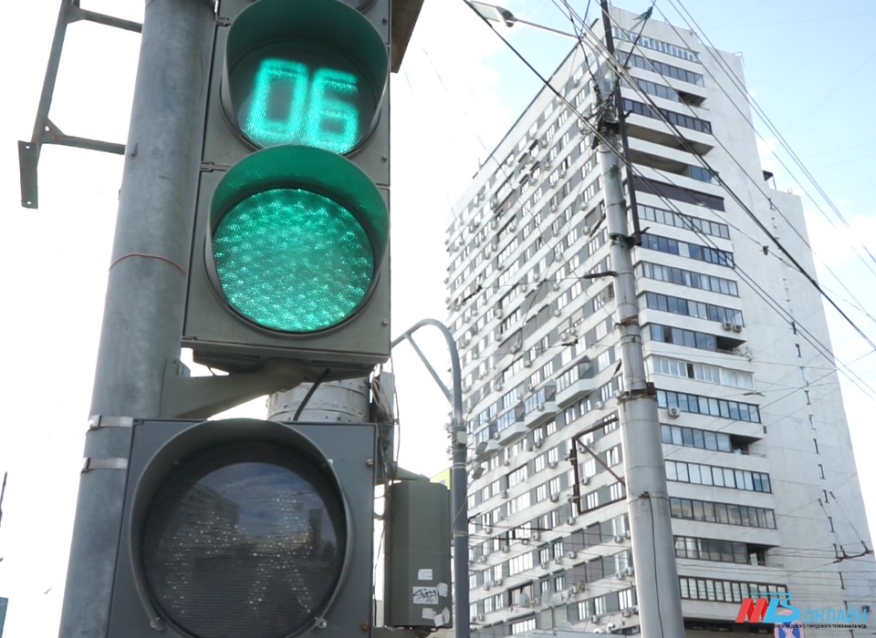 На двух пешеходных переходах на юге Волгограда устанавливают светофоры